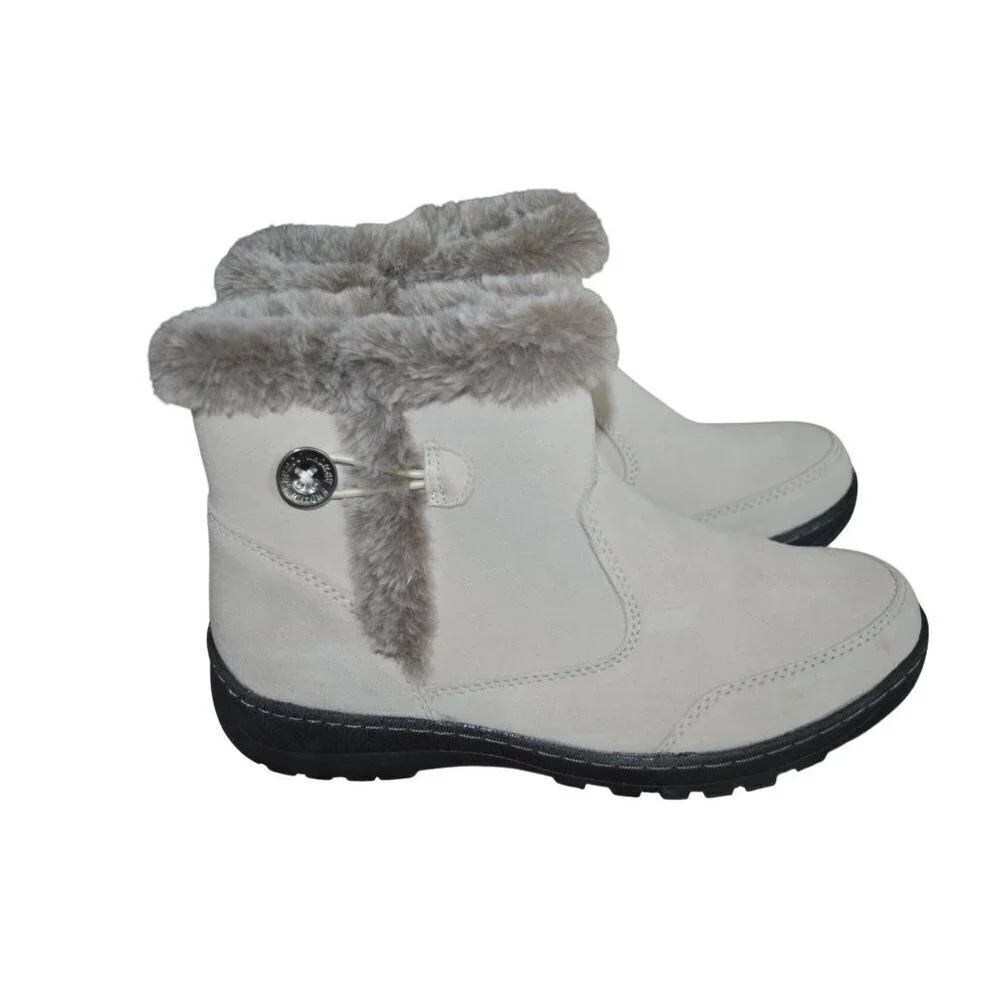 NWOT Khombu Iris All Weather Boots Cream Off White Women Size 8 Winter Gorpcore